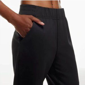 Aritzia The Group by Babaton WEEKENDER PANT